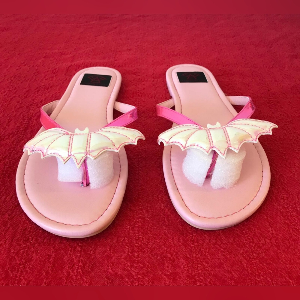 Stylish Pink Bat Design Women's Sandals - Picture 4 of 10